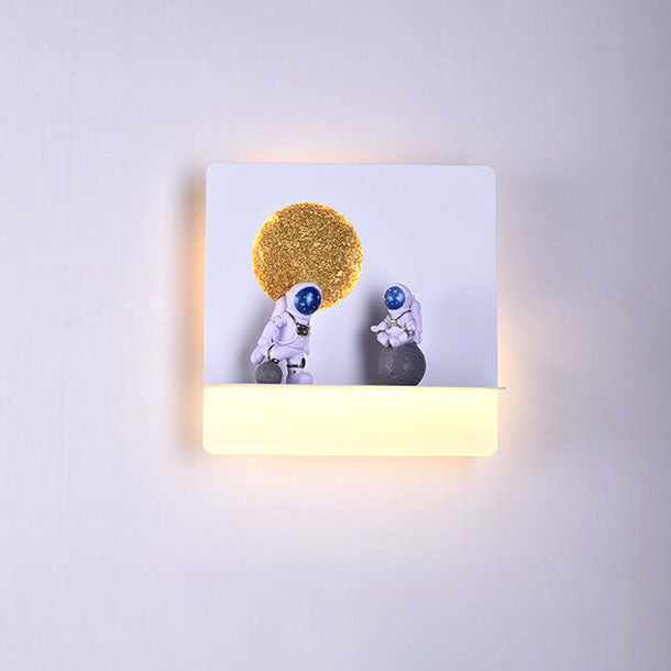Contemporary Creative Iron Resin Round Astronaut LED Wall Light Lamp for Bedroom