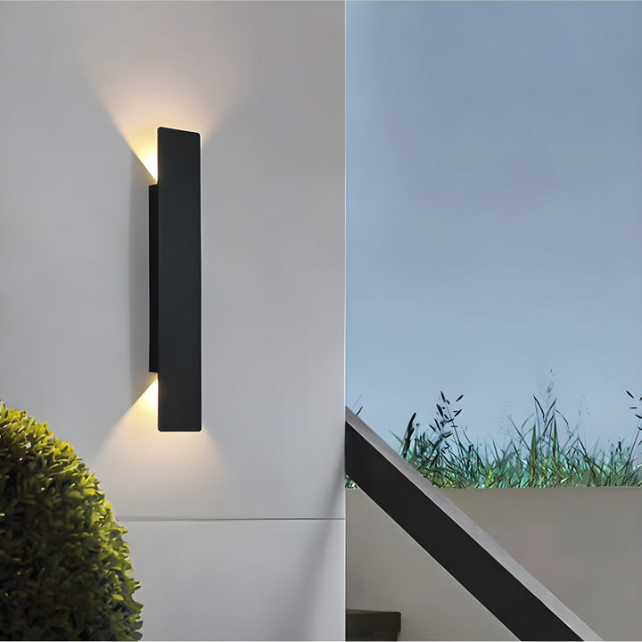 Light - Modern weatherproof LED wall lamp made of aluminum for outdoor use