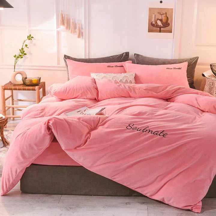 Bedding - Cozy fleece bedding for an unparalleled sleeping experience