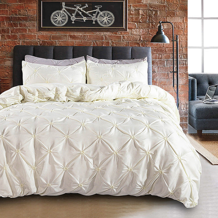 丨 Embroidered Craft Three-piece Bedding Set (Pillowcase &amp; Quilt Cover)