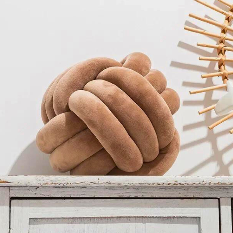 Scandinavian Knot Cushion made of Velvet