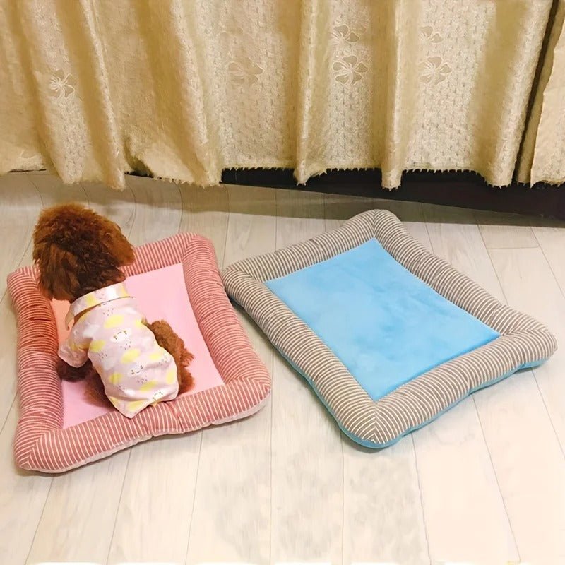Cooling mat for pets with raised padded edge |