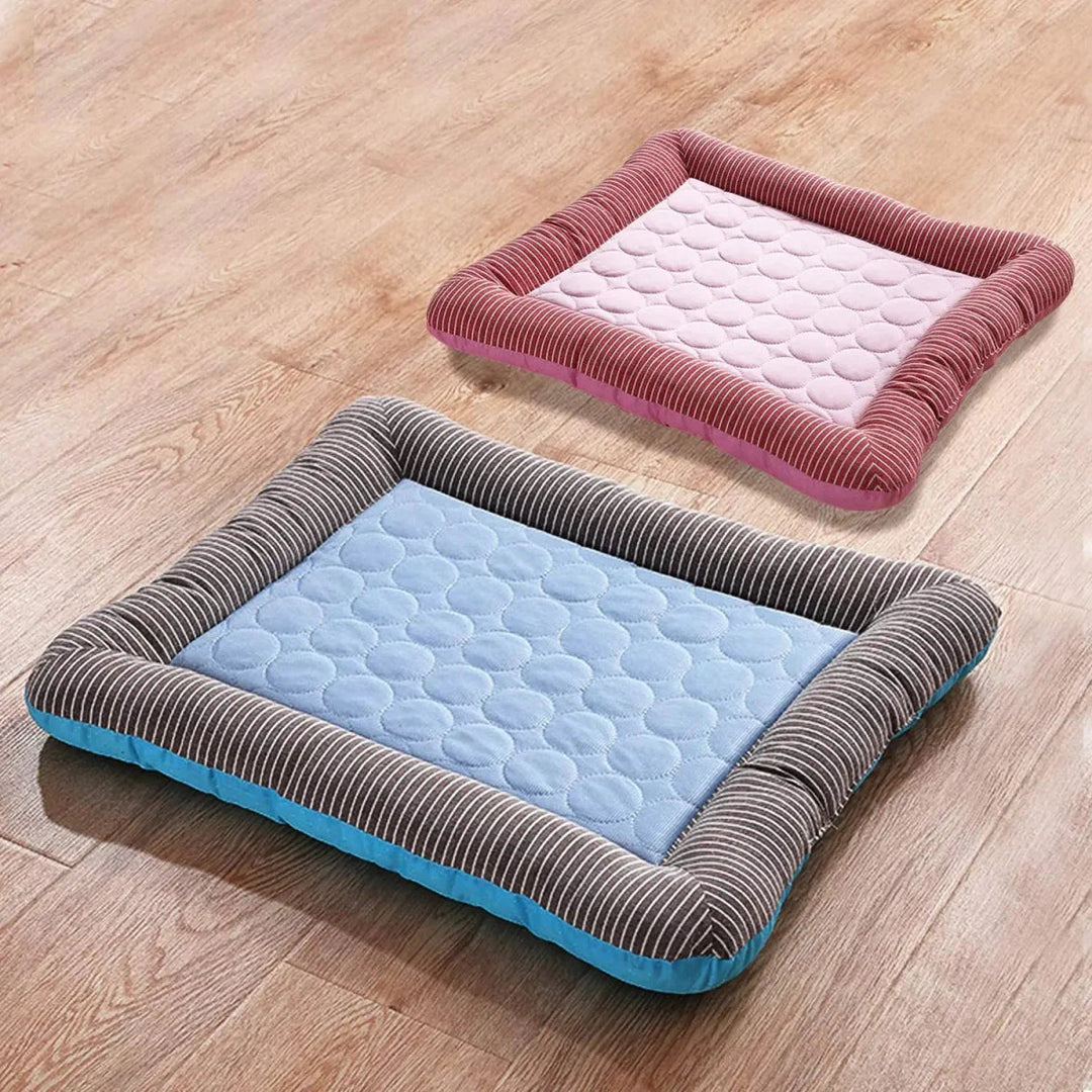 Cooling mat for pets with raised padded edge |