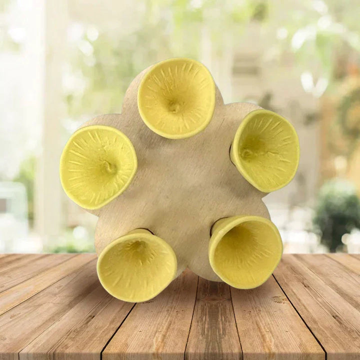 Drinking cup for bees and insects