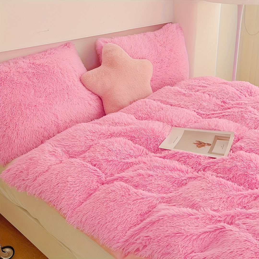 Three-Piece Velvet Bedding Set with Velvet Finish