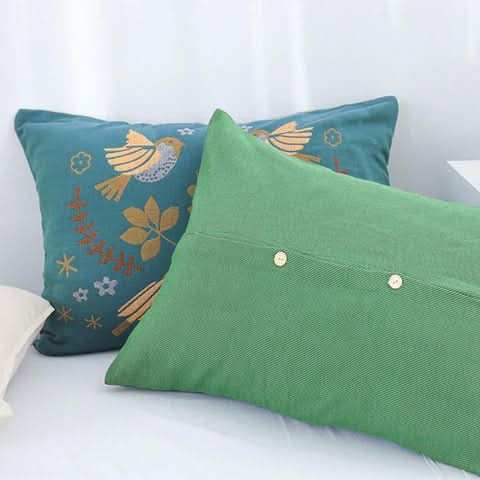 NEZA - Vividly printed pillowcase