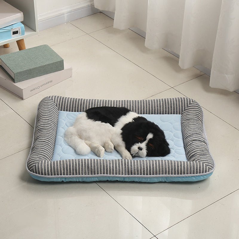 Cooling mat for pets with raised padded edge |