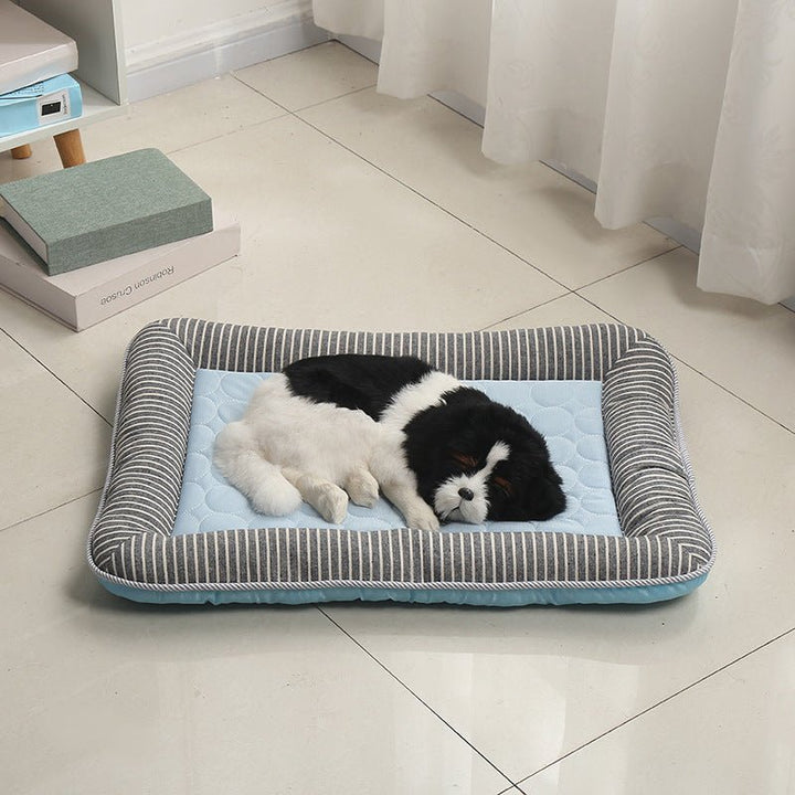 Cooling mat for pets with raised padded edge |