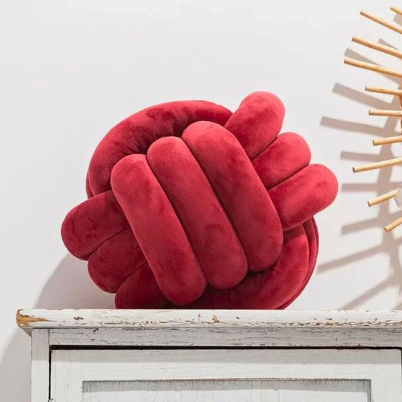 Scandinavian Knot Cushion made of Velvet