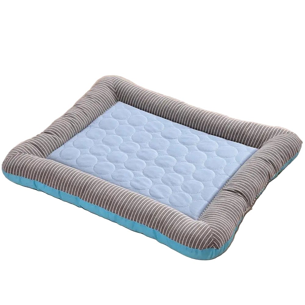 Cooling mat for pets with raised padded edge |