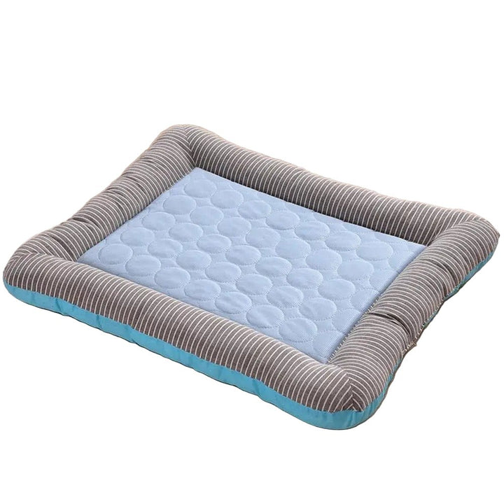 Cooling mat for pets with raised padded edge |