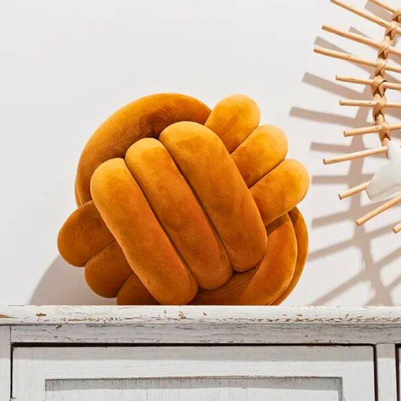 Scandinavian Knot Cushion made of Velvet