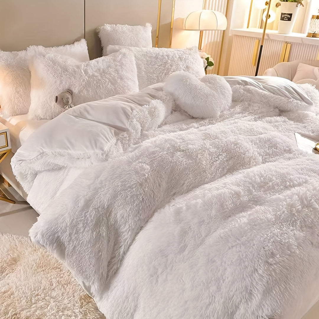 Three-Piece Velvet Bedding Set with Velvet Finish
