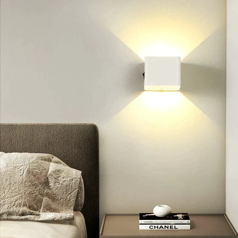 The luxurious and wireless wall lamp!
