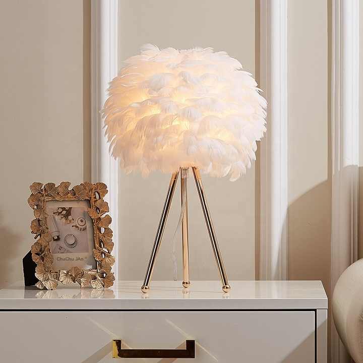 Blossom Table Lamp – Elegant Feather Design with Dimmable Light