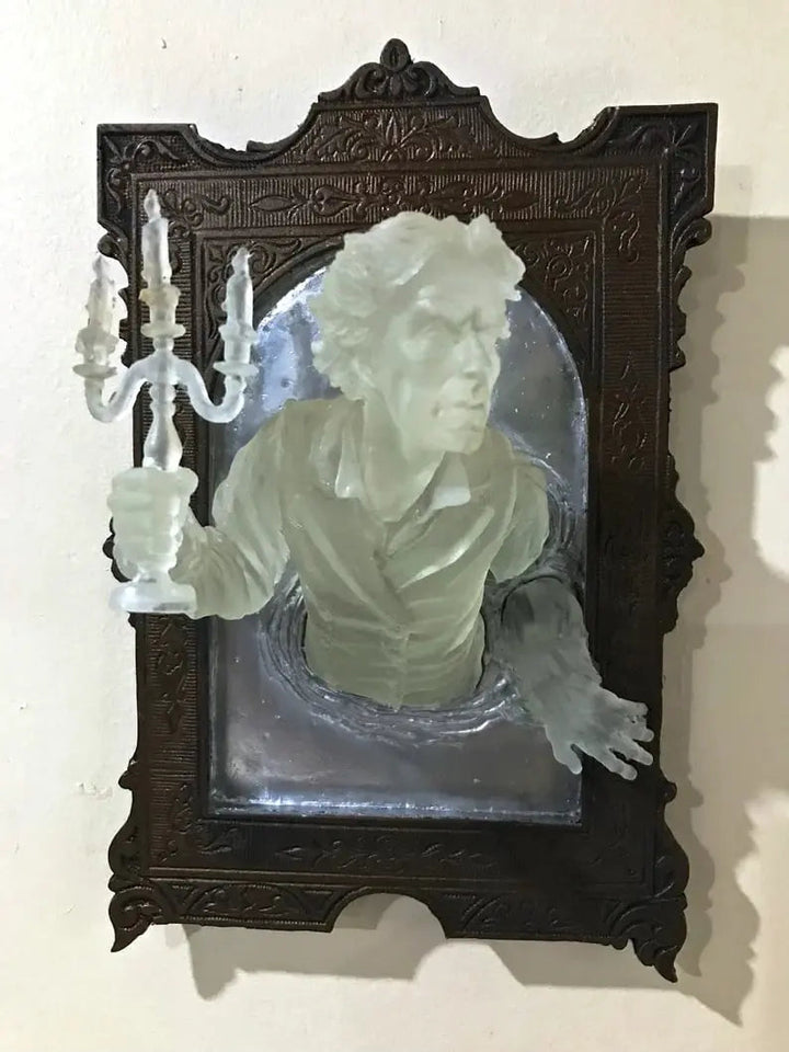 Spirit in the Mirror – Shining 3D wall decoration made of resin for mysterious spaces