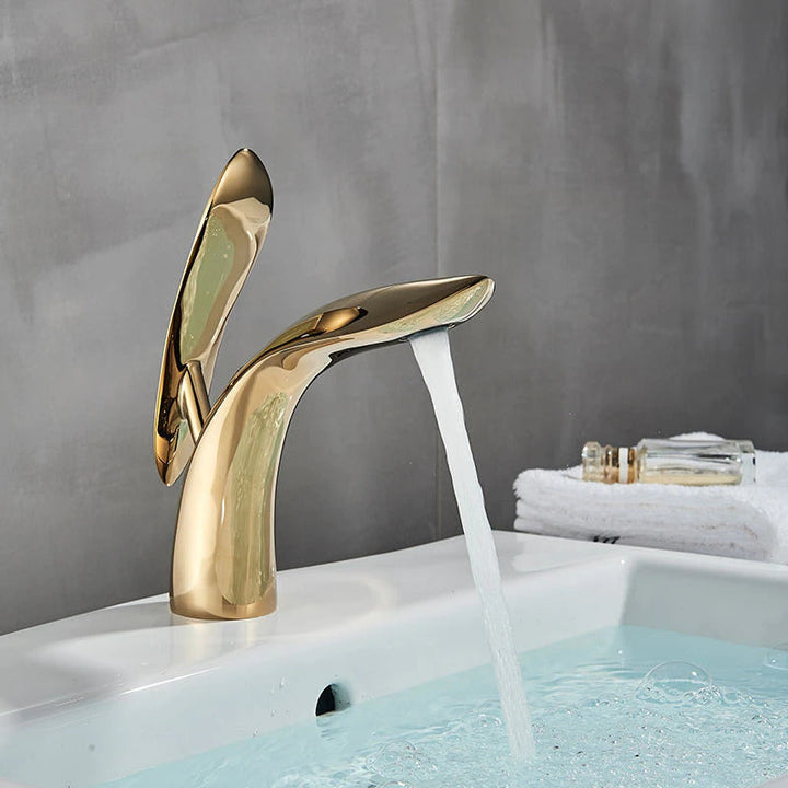 Luxurious modern bathroom faucet