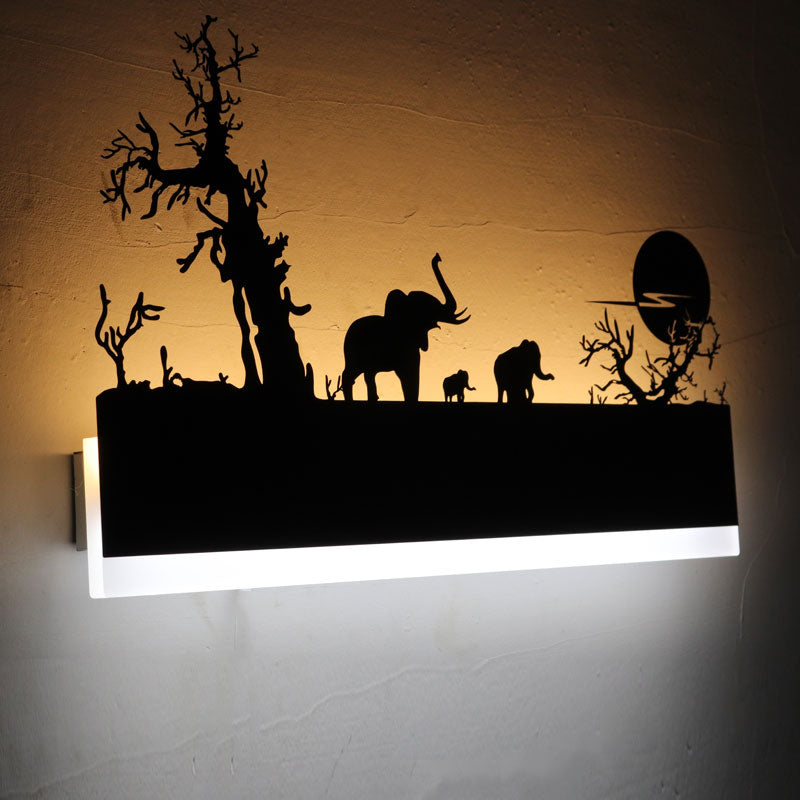 Wall lamp with versatile design