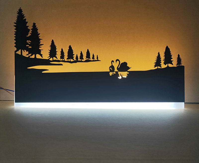 Wall lamp with versatile design