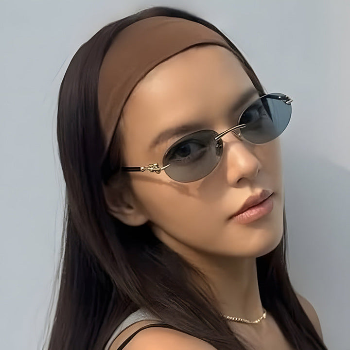 Women oval sunglasses with luxurious metal frame and mirrored lenses