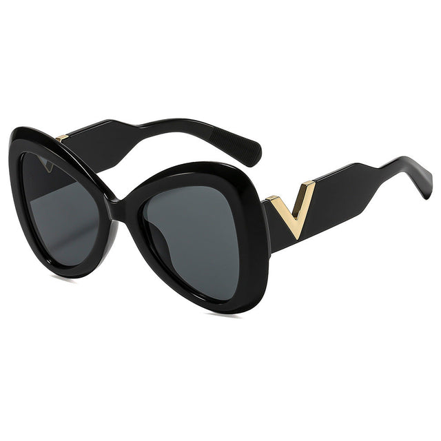 Women Cat-Eye Sunglasses with Luxurious Frame and Mirrored Lenses