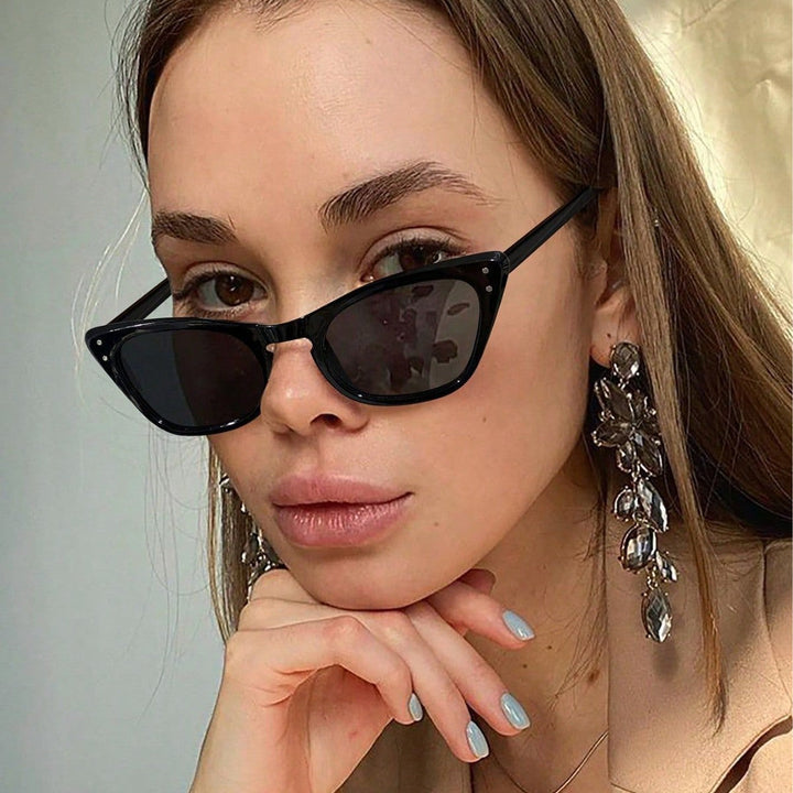 Ladies Cat-Eye Sunglasses with Mirrored Lenses and Stylish Frame