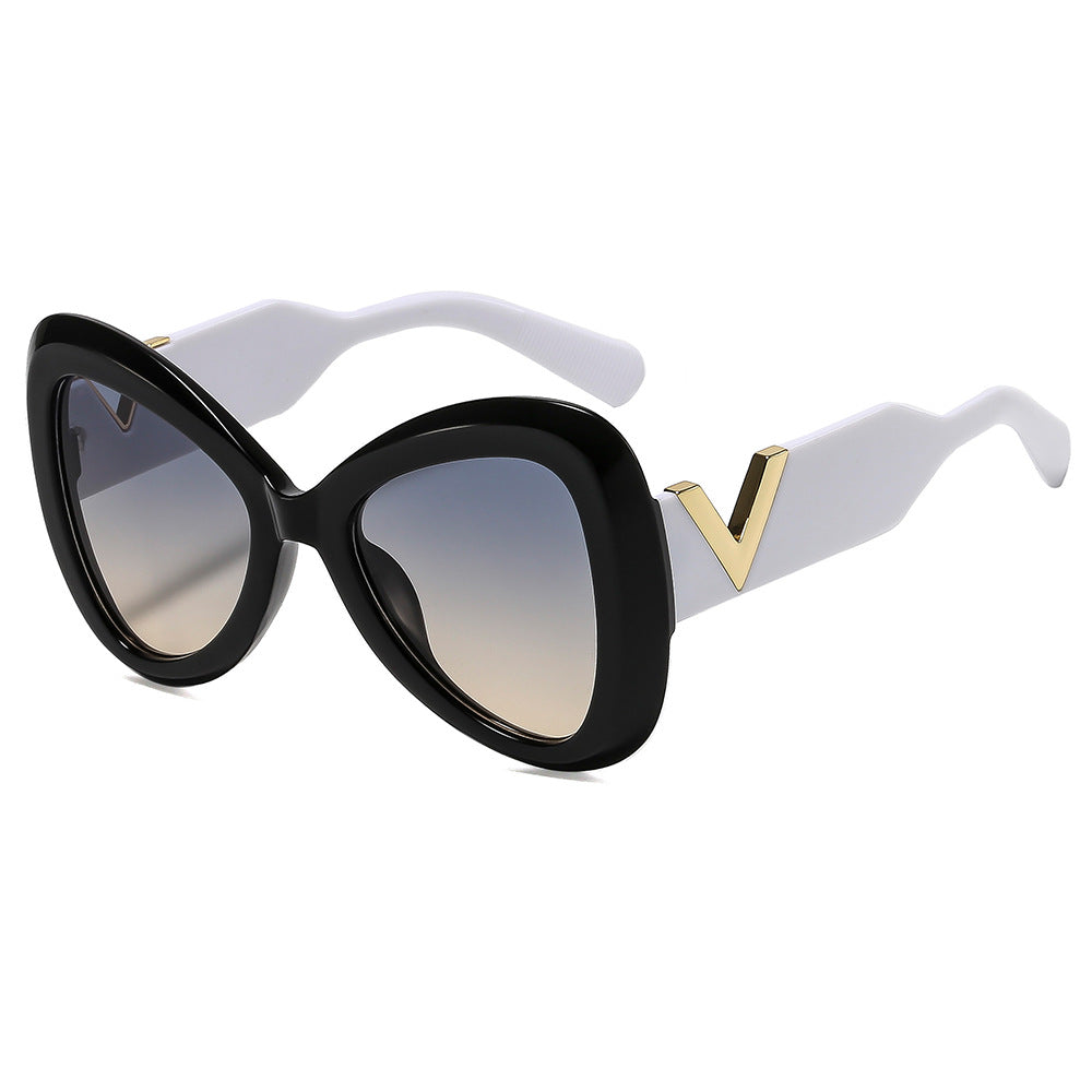 Women Cat-Eye Sunglasses with Luxurious Frame and Mirrored Lenses