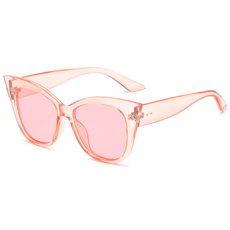 Women extravagant Cat-Eye sunglasses with mirrored lenses