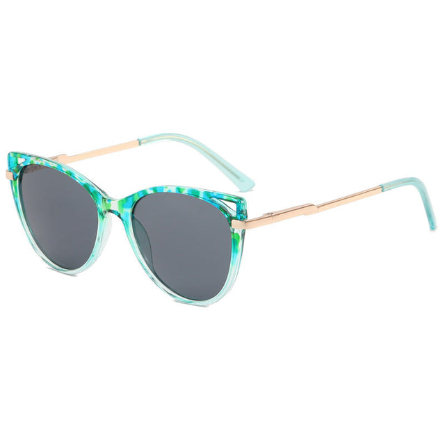 Ladies trendy cat-eye sunglasses with mirrored lenses