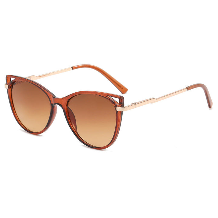 Ladies trendy cat-eye sunglasses with mirrored lenses