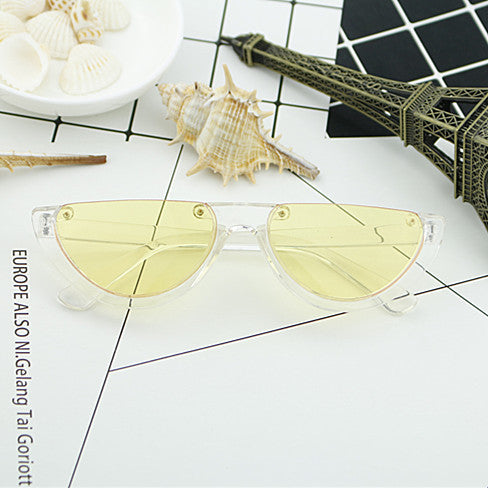 Women Cat-Eye Glasses with distinctive frame and mirrored lenses