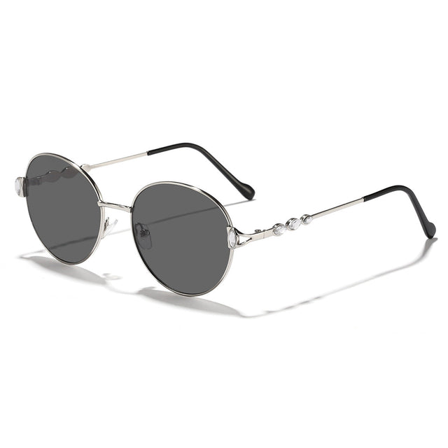 Women round sunglasses with elegant metal frame and mirrored lenses