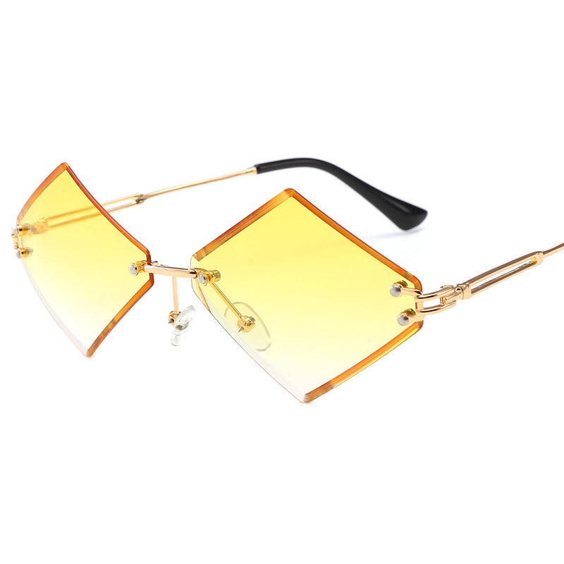 Ladies fashionable geometric sunglasses with mirrored lenses
