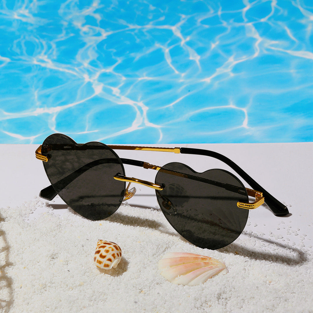 Ladies trendy heart sunglasses with mirrored lenses