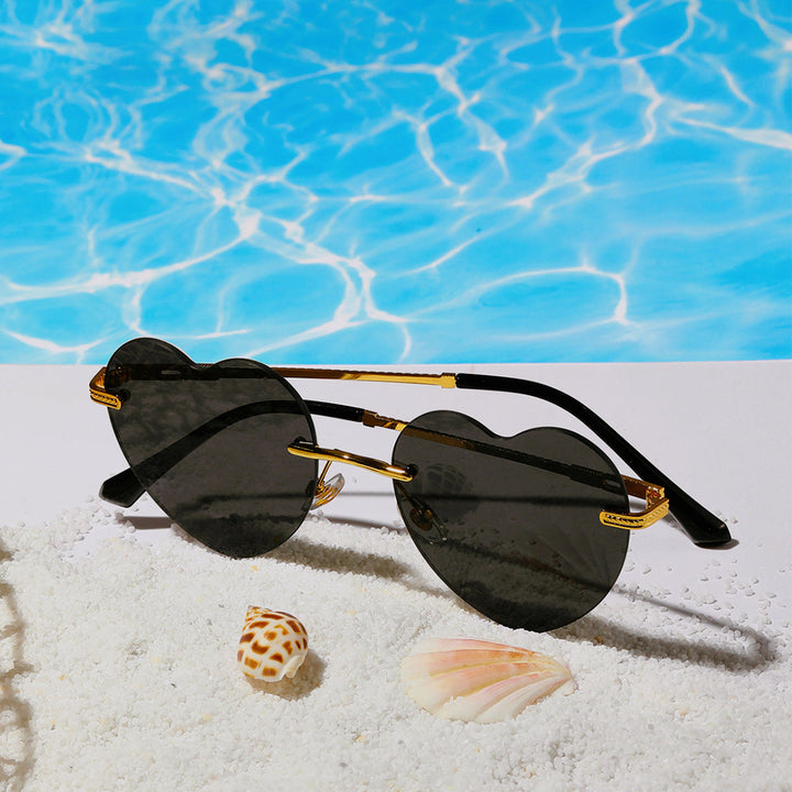 Ladies trendy heart sunglasses with mirrored lenses