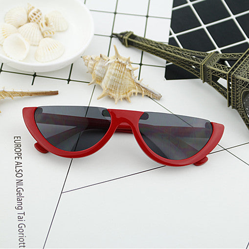 Women Cat-Eye Glasses with distinctive frame and mirrored lenses