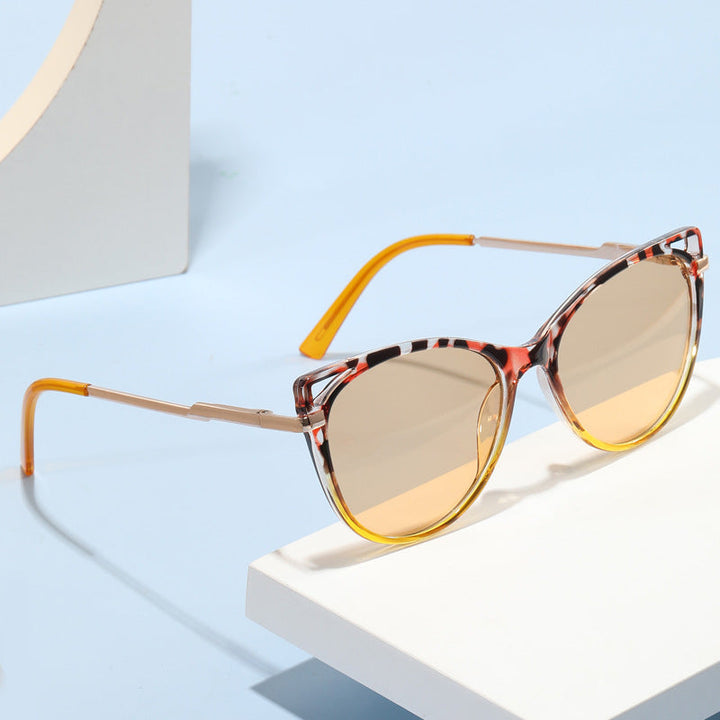 Ladies trendy cat-eye sunglasses with mirrored lenses
