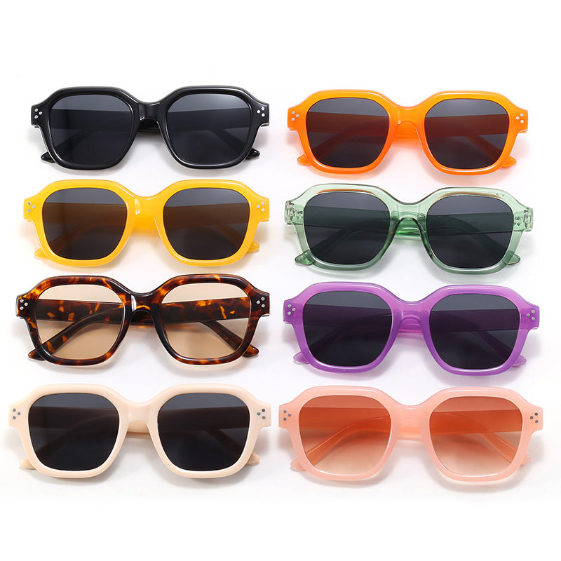 Ladies fashionable square sunglasses with mirrored lenses