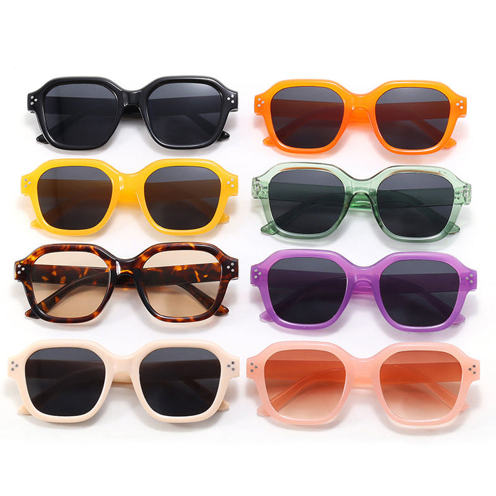 Ladies fashionable square sunglasses with mirrored lenses