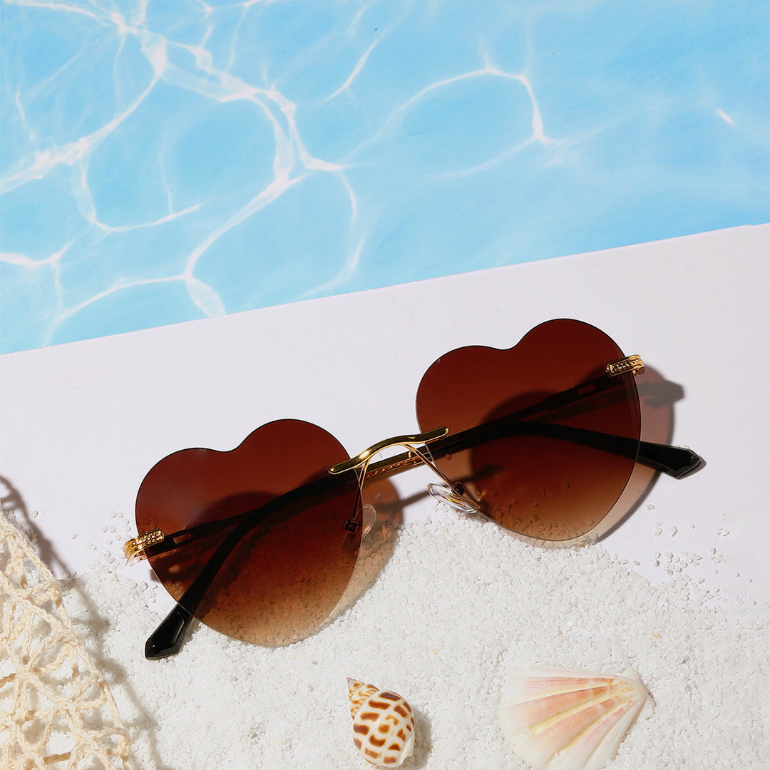 Ladies trendy heart sunglasses with mirrored lenses