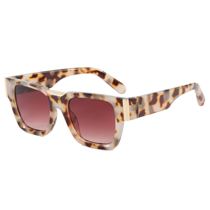 Women mirrored cat-eye sunglasses with comfortable fit