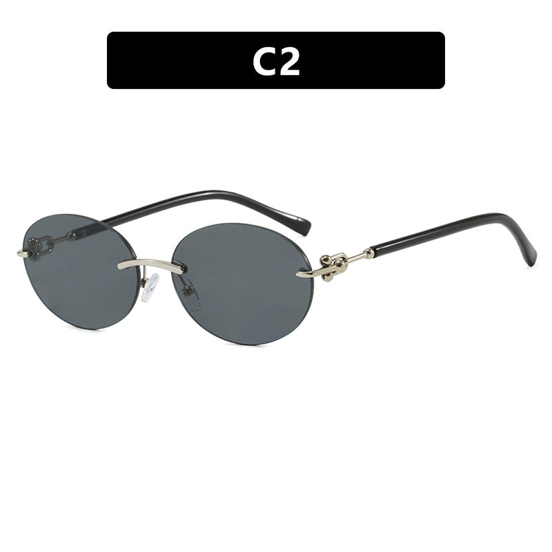 Women oval sunglasses with luxurious metal frame and mirrored lenses