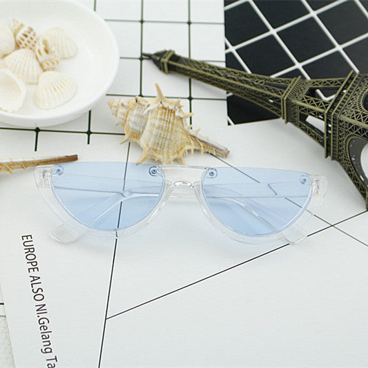 Women Cat-Eye Glasses with distinctive frame and mirrored lenses