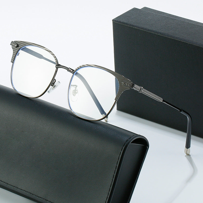 Ladies designer sunglasses with luxurious frame and mirrored lenses