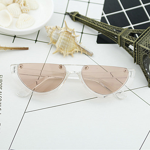 Women Cat-Eye Glasses with distinctive frame and mirrored lenses