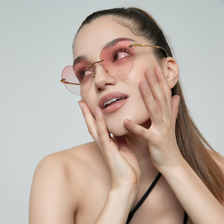 Ladies trendy heart sunglasses with mirrored lenses