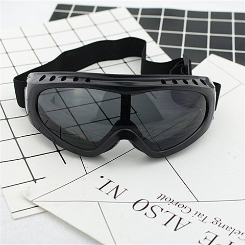 Women’s sporty goggles with mirrored lenses