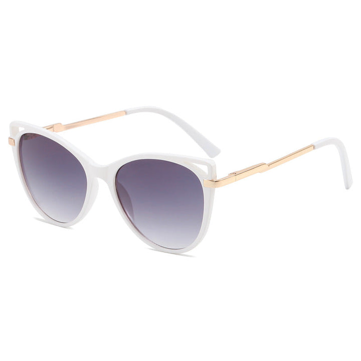Ladies trendy cat-eye sunglasses with mirrored lenses