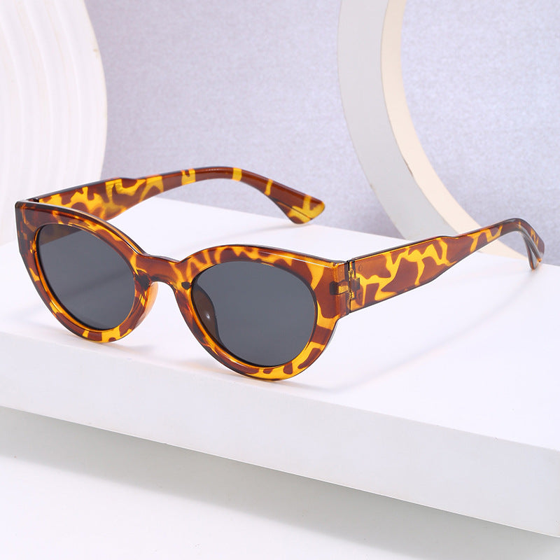 Ladies fashionable square sunglasses with mirrored lenses