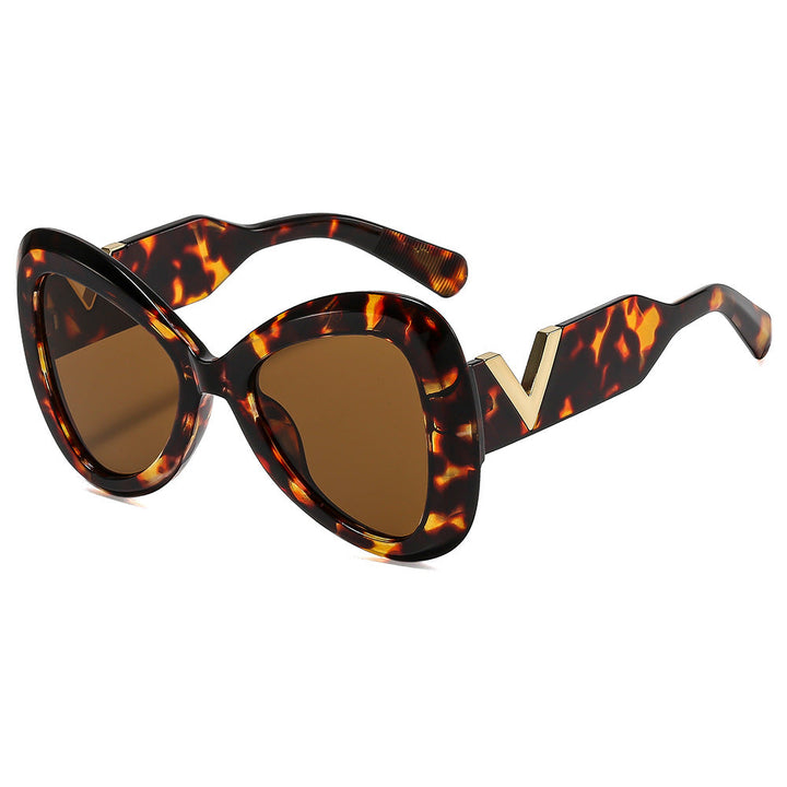 Women Cat-Eye Sunglasses with Luxurious Frame and Mirrored Lenses